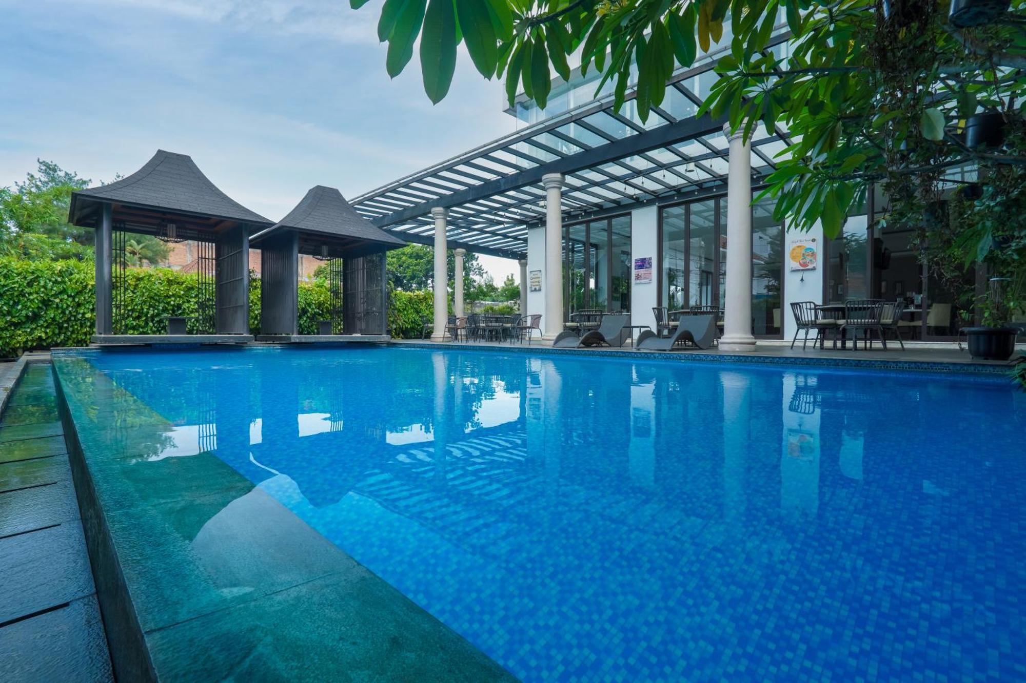 Royal Padjadjaran Hotel Богор Экстерьер фото