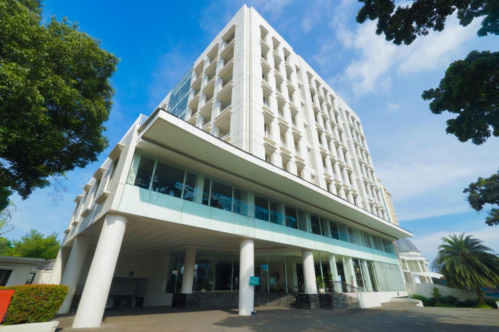 Royal Padjadjaran Hotel Богор Экстерьер фото