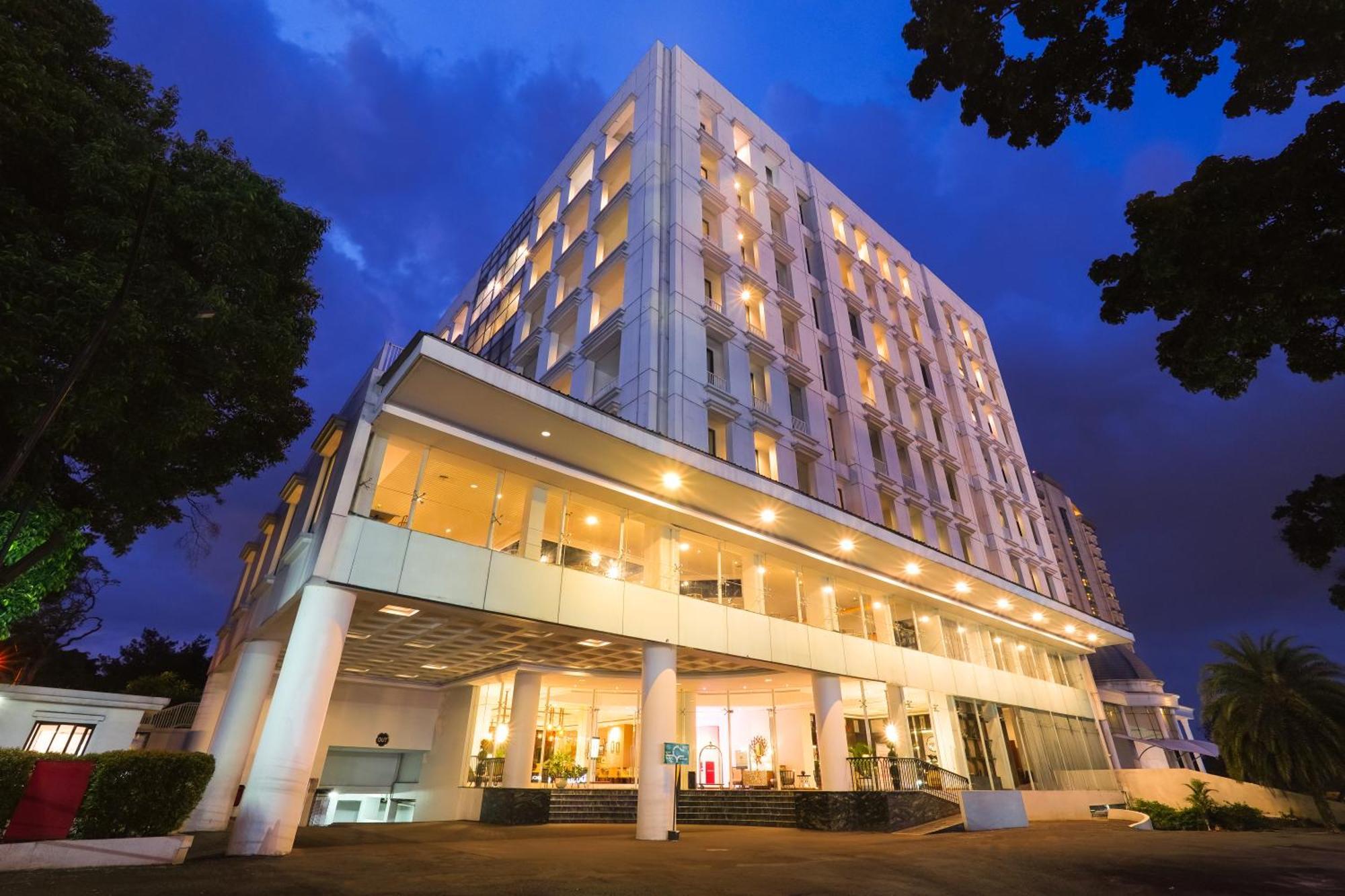 Royal Padjadjaran Hotel Богор Экстерьер фото